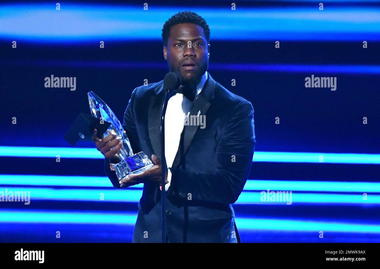 Kevin Hart Accepts The Award For Favorite Comedic Movie Actor At The Kevin Hart Accepts The Award For Favorite Comedic Movie Actor At The