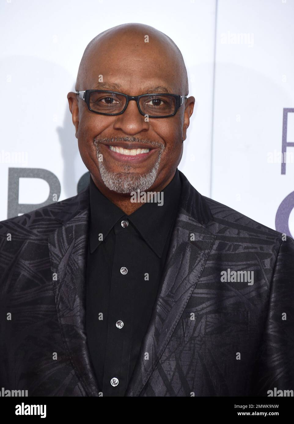 James Pickens Jr. arrives at the People's Choice Awards at the
