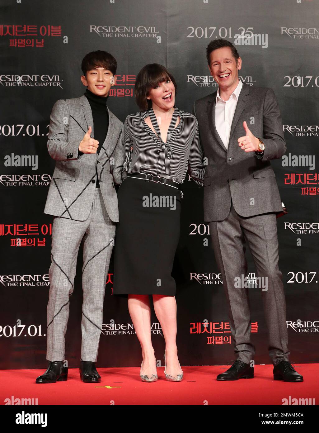 Actors Milla Jovovich and Lee Jun-Ki attend the Seoul premiere for News  Photo - Getty Images