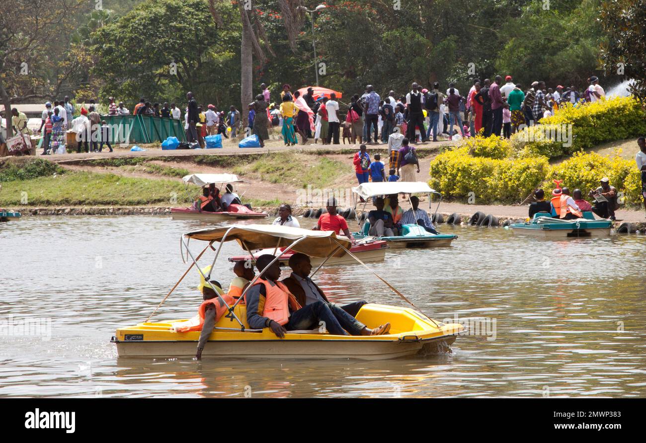 Kenyan families enjoy ride on boats as they gather at Uhuru Park ...