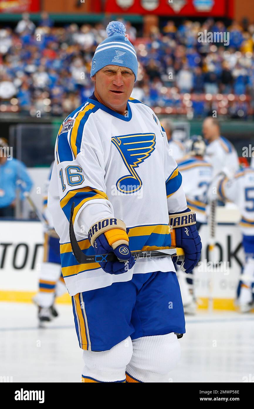 Wayne Gretzky to play for Blues in Winter Classic alumni game
