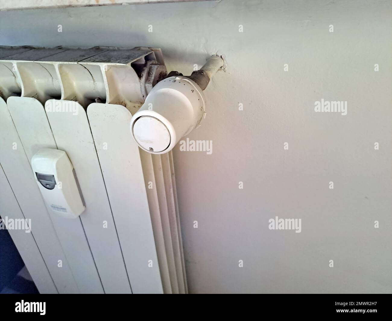 Hand adjustment of heating temperature on the radiator. Consumption of