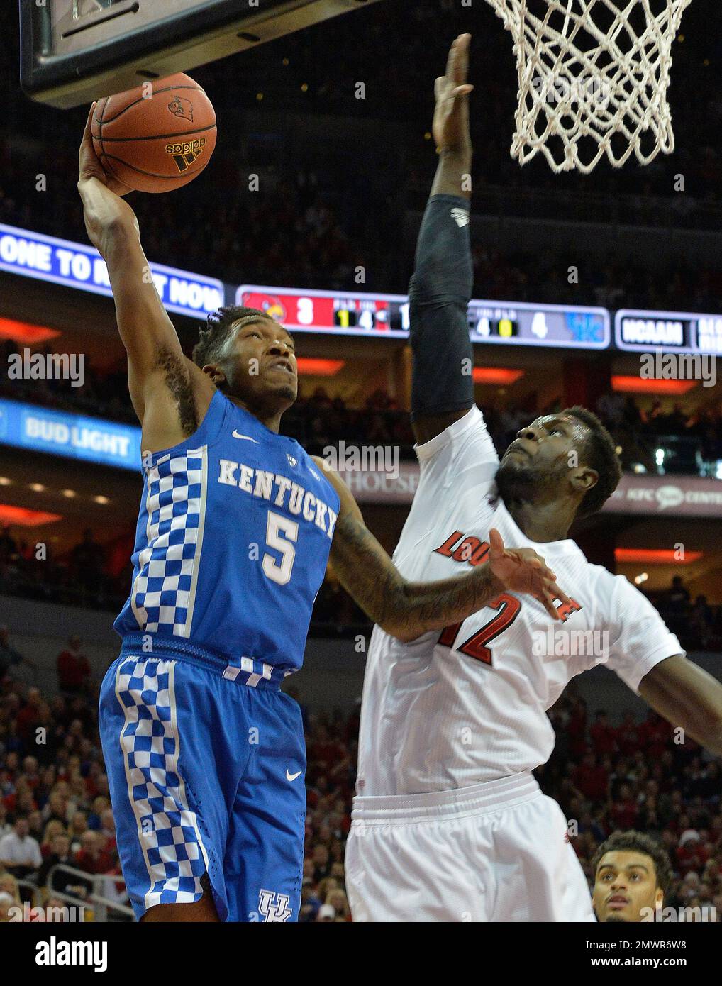 Kentucky's Malik Monk (5) goes in for a basket against the defense of