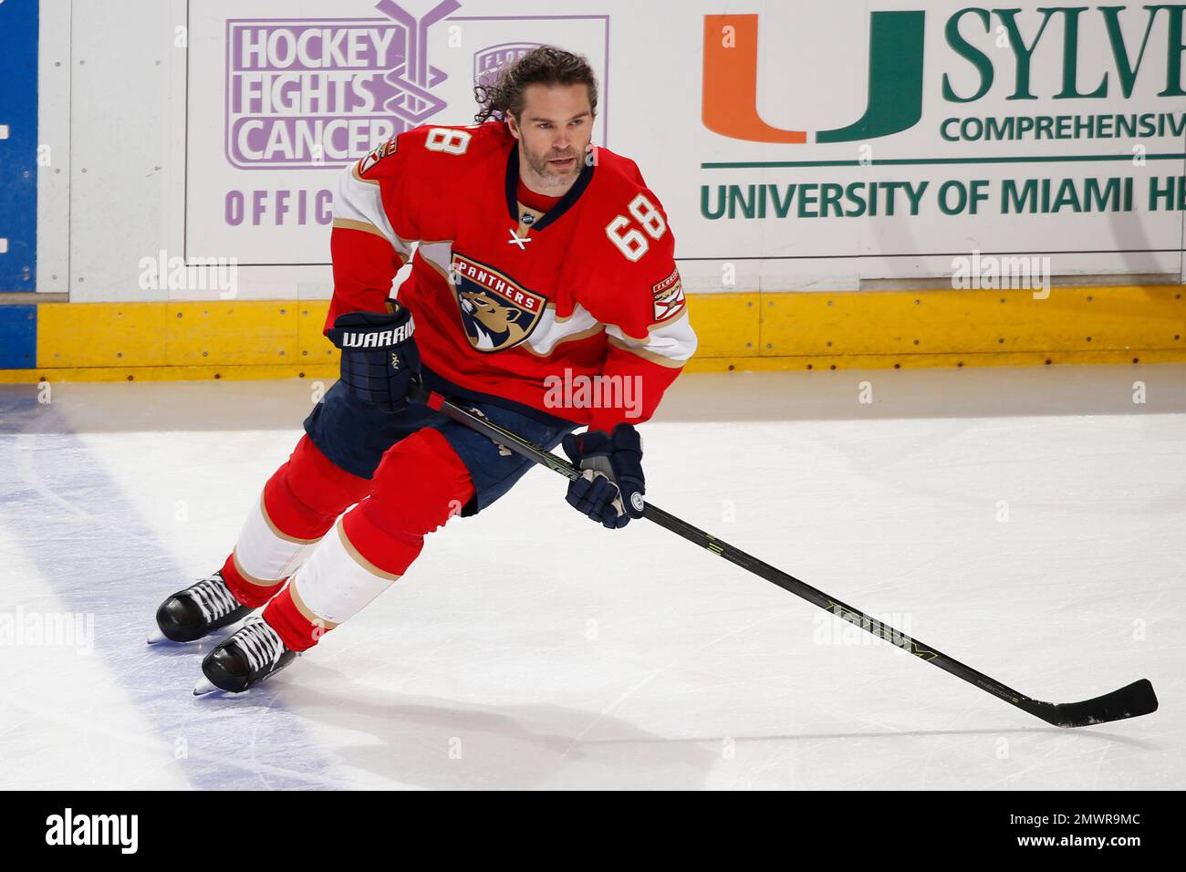 Montreal Canadiens defenceman Andrei Markov (79) ties up Florida Panthers  right wing Jaromir Jagr (68) during second period NHL hockey action in  Montreal, Thursday, March 30, 2017. THE CANADIAN PRESS/Ryan Remiorz Stock  Photo - Alamy