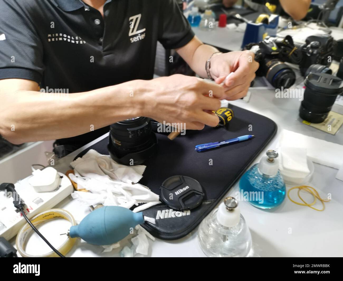 dslr sensor cleaning by professional technician Stock Photo Alamy