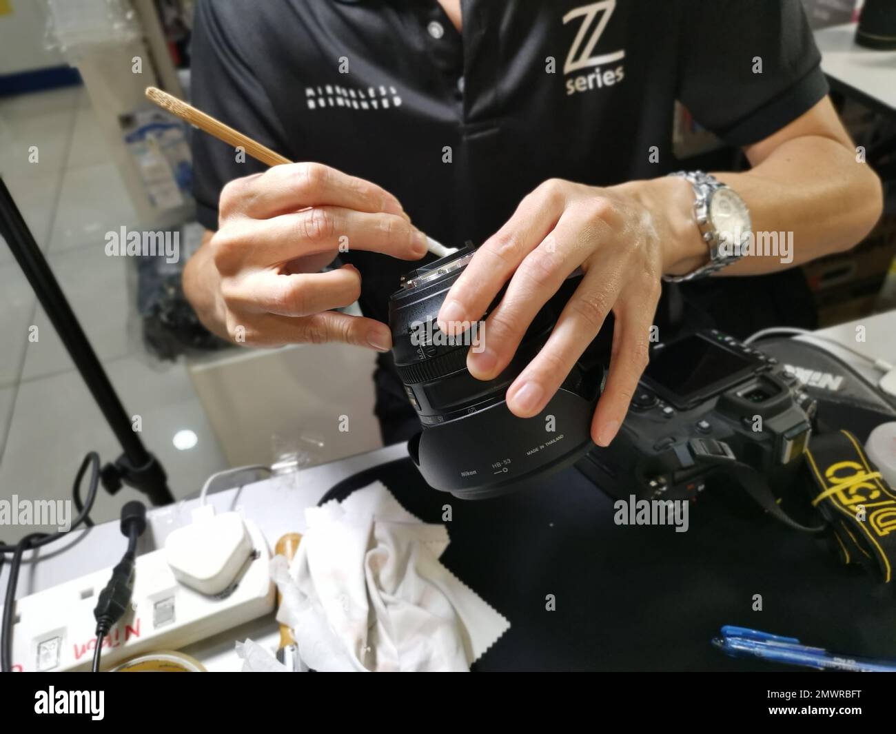 dslr sensor cleaning by professional technician Stock Photo Alamy