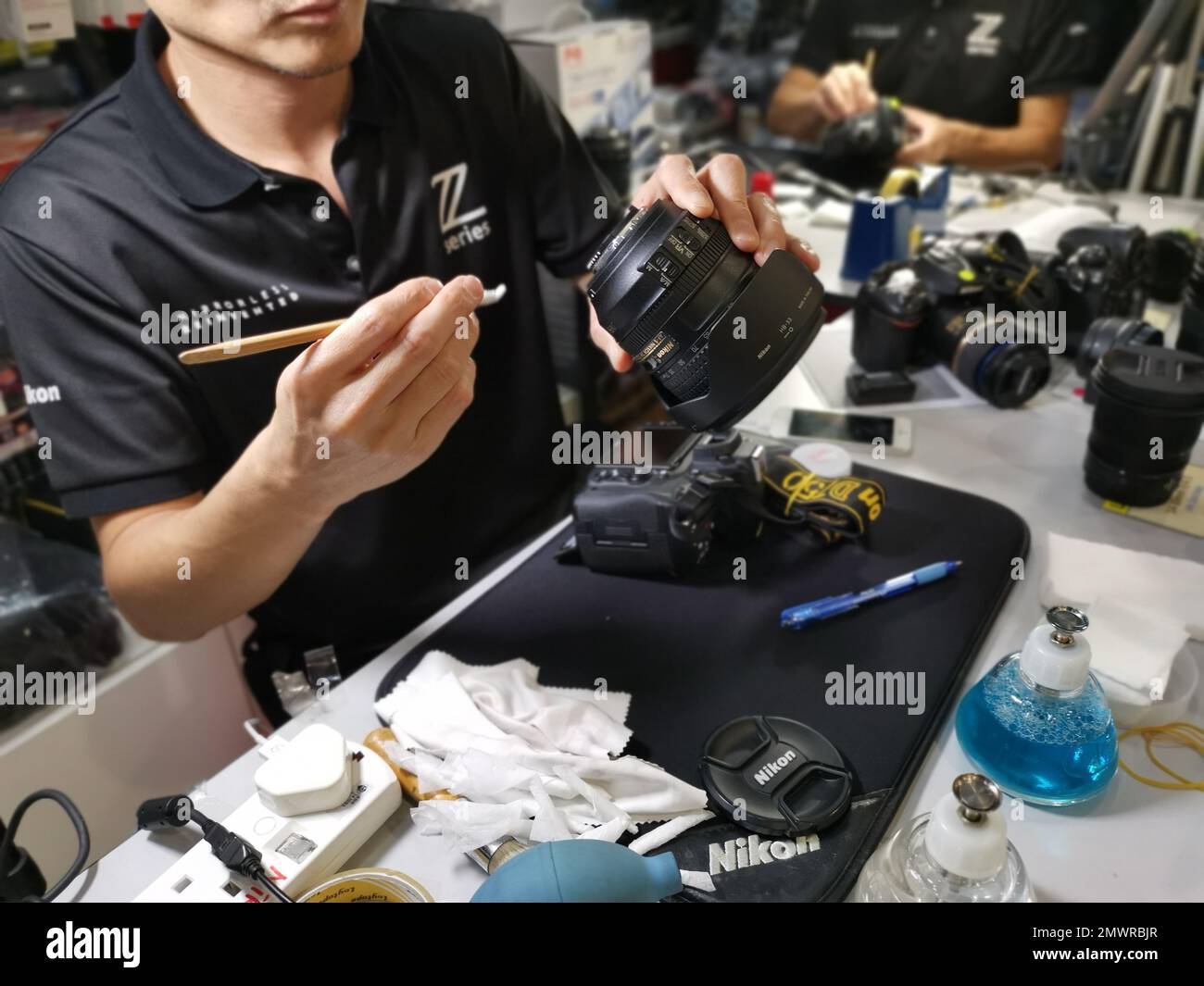 dslr sensor cleaning by professional technician Stock Photo Alamy