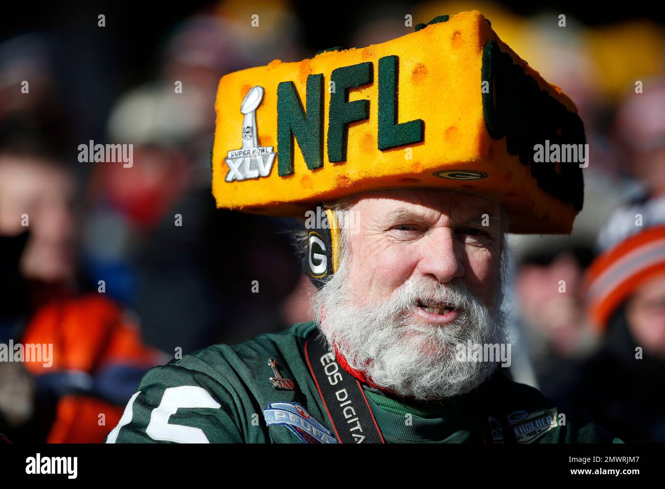 Bears fans wear Cheese Grater Heads to Lambeau Field for Bears-Packers 