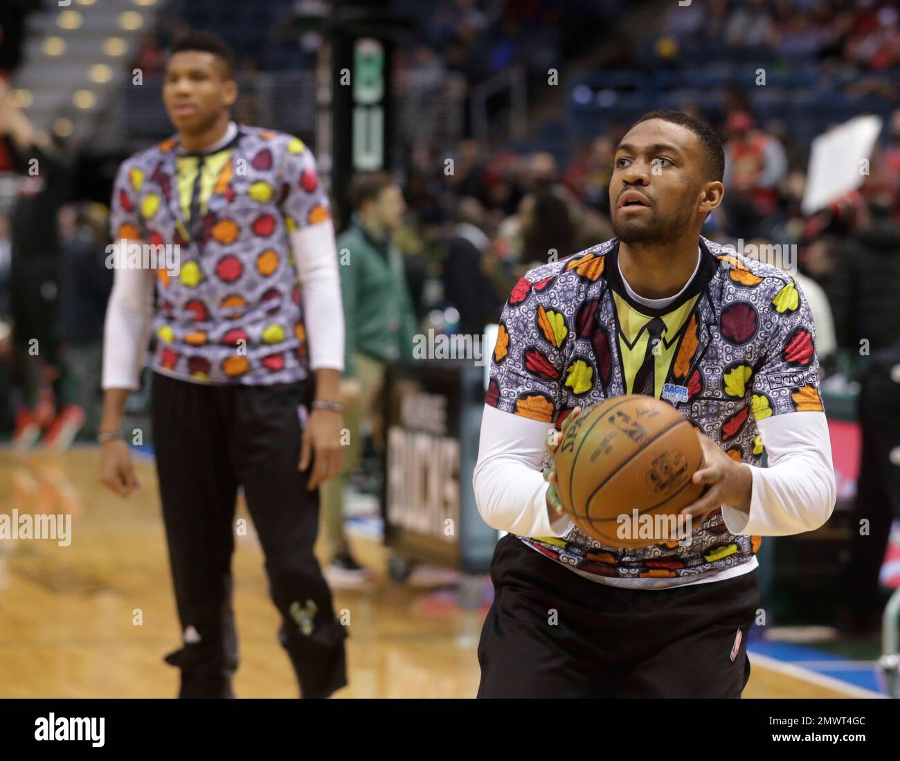 Milwaukee Bucks' Giannis Antetokounmpo and Jabari Parker wear shirts to  honor NBA broadcaster Craig Sager who died earlier before an NBA basketball  game against the Chicago Bulls Thursday, Dec. 15, 2016, in