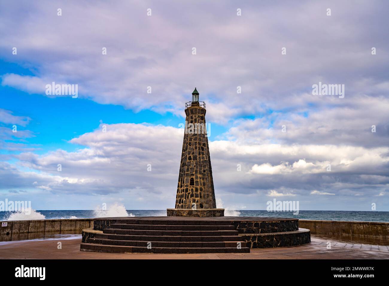 Faro de bajamar hires stock photography and images Alamy