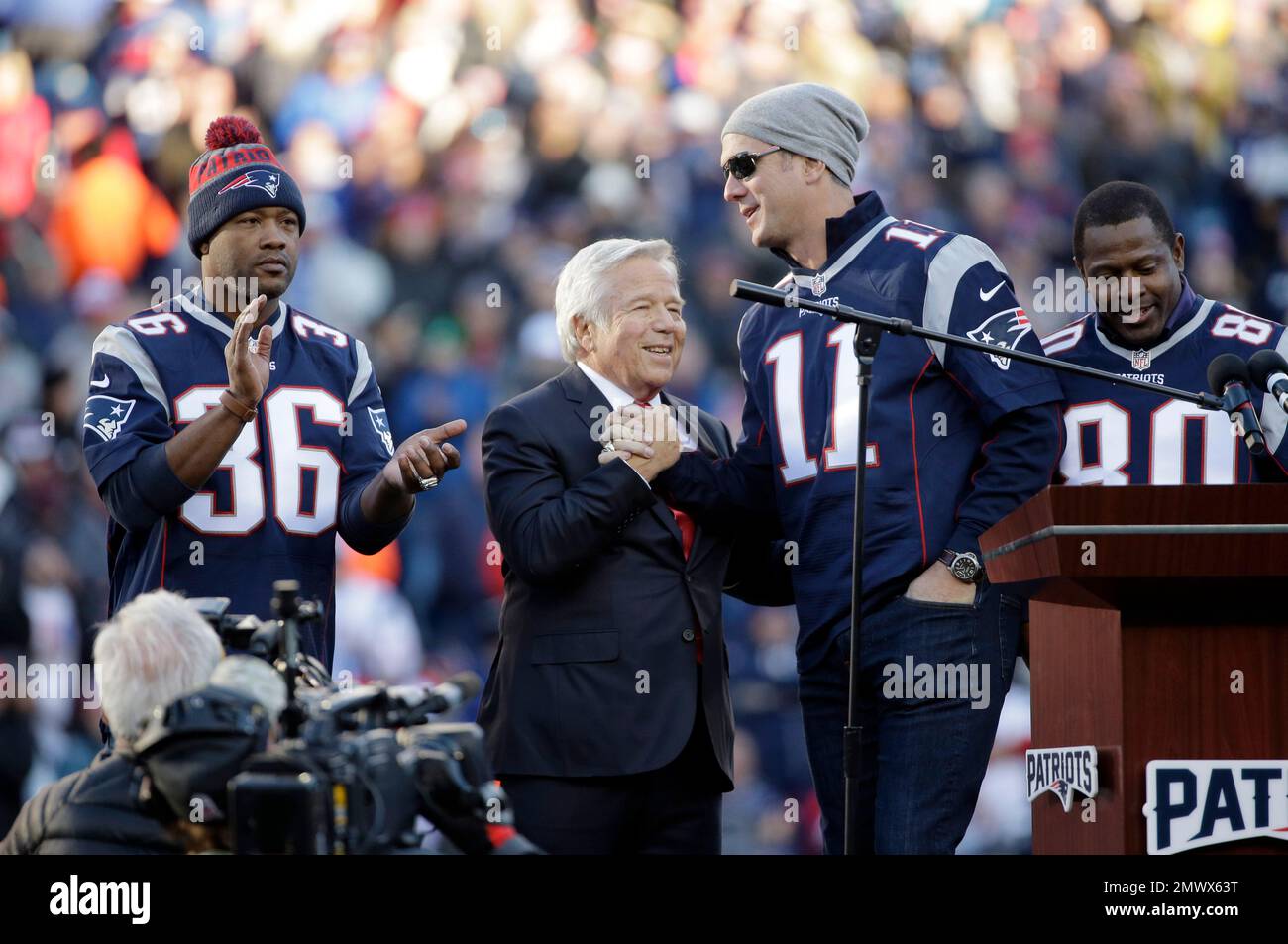 2 Dec 2001: Drew Bledsoe of the New England Patriots before the Pats 17-16  victory over the New York Jets at Giants Stadium in East Rutherford, New  Jersey. (Icon Sportswire via AP