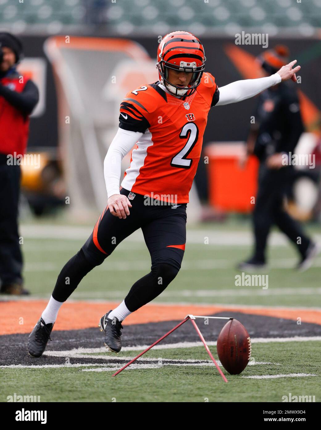 Cincinnati Bengals kicker Mike Nugent practices before an NFL football