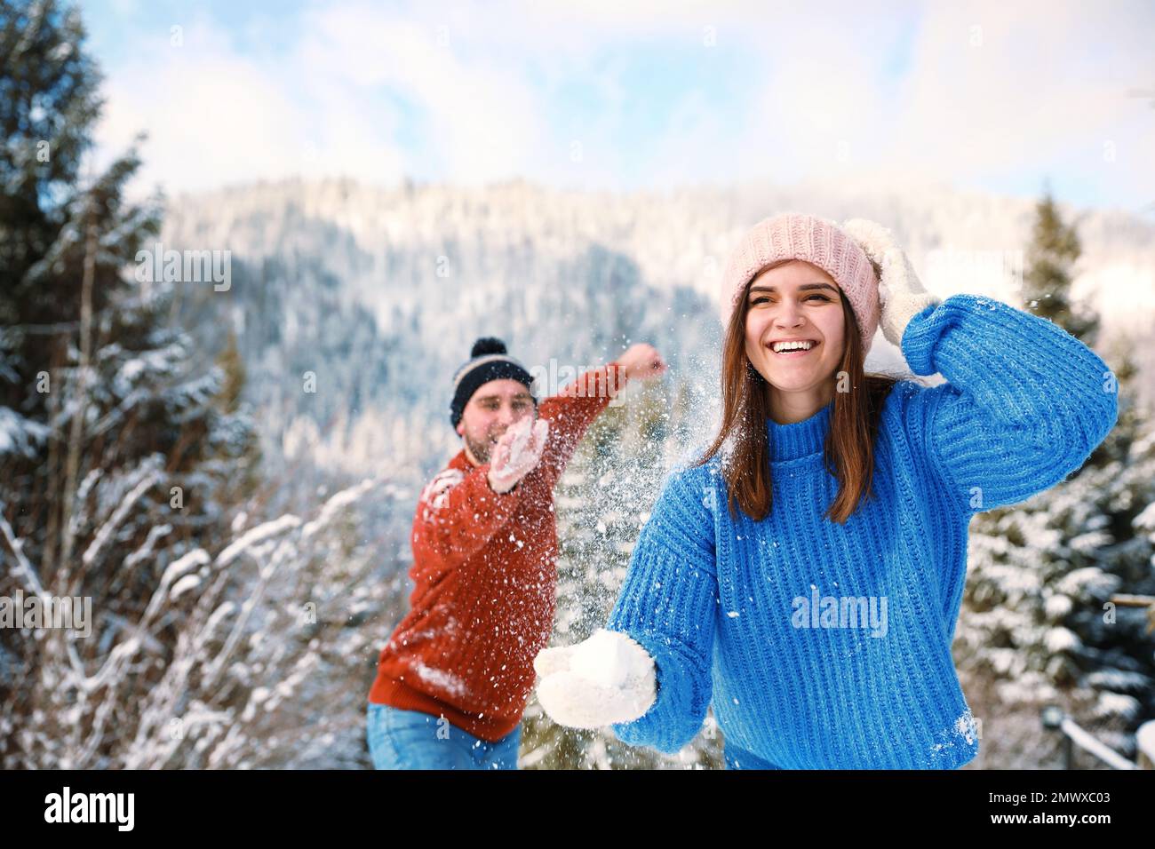 Couple playing snowballs hi-res stock photography and images - Alamy