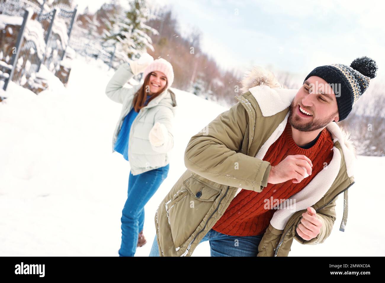 Couple playing snowballs hi-res stock photography and images - Alamy