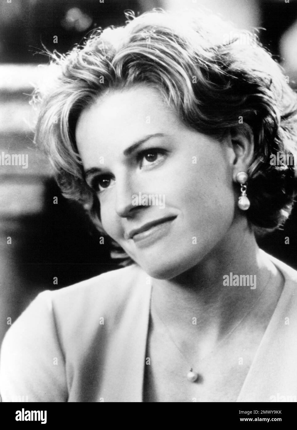 ELISABETH SHUE in HEART AND SOULS (1993), directed by RON UNDERWOOD. Credit UNIVERSAL PICTURES