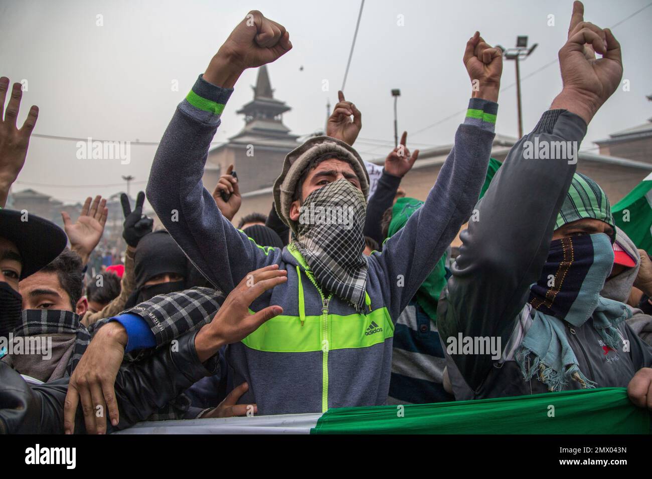 Kashmiri Muslims shout freedom slogans outside Jamia Masjid in Srinagar ...