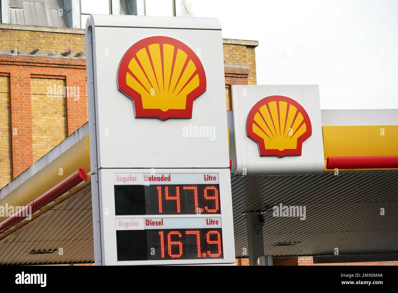 General view of a Shell petrol station in Southwark, south London, as the oil giant has said that profits rocketed 84.3 billion dollars (£68.1 billion) in 2022 due to soaring oil prices. Stock Photo