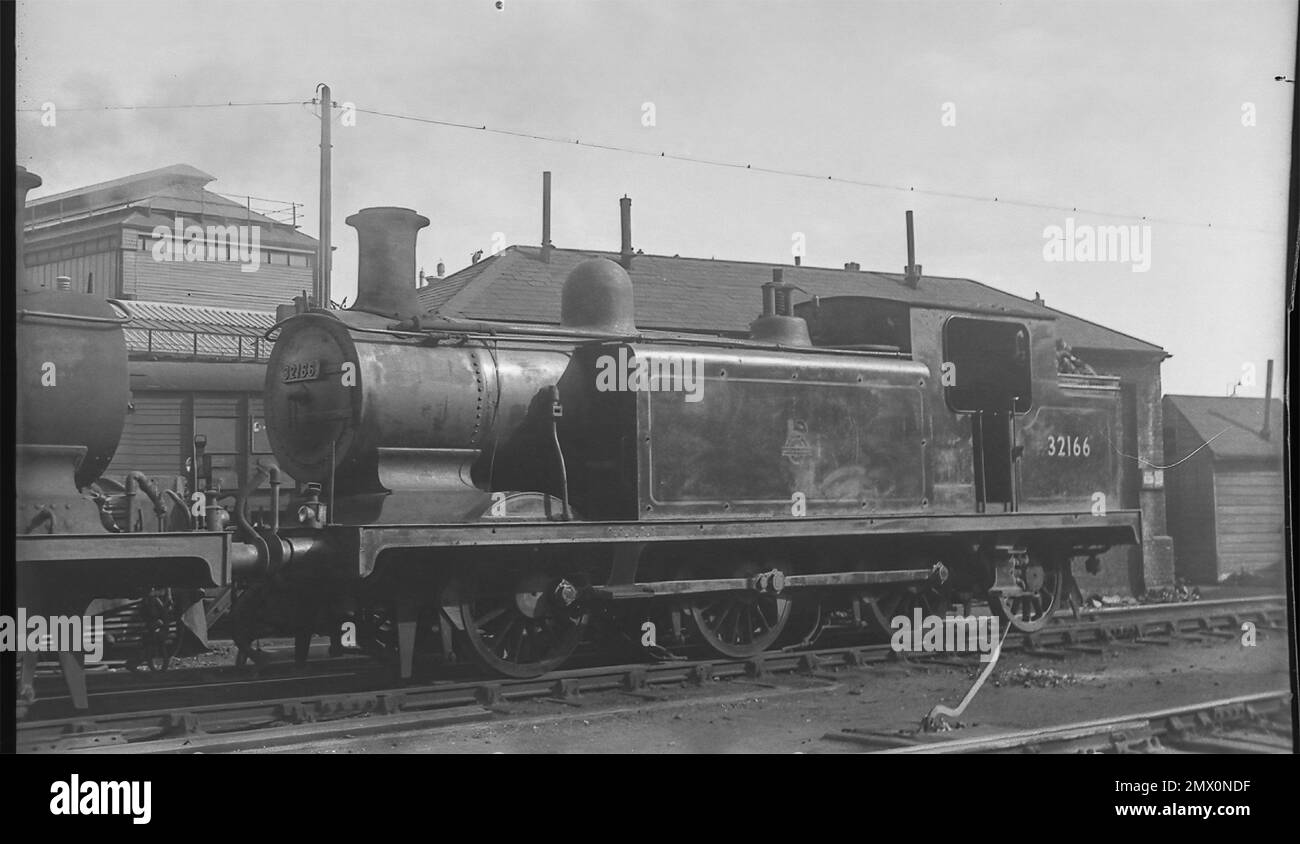 Former LBSCR Class E3 0-6-2T No.32166 at Brighton in October 1952 Stock Photo