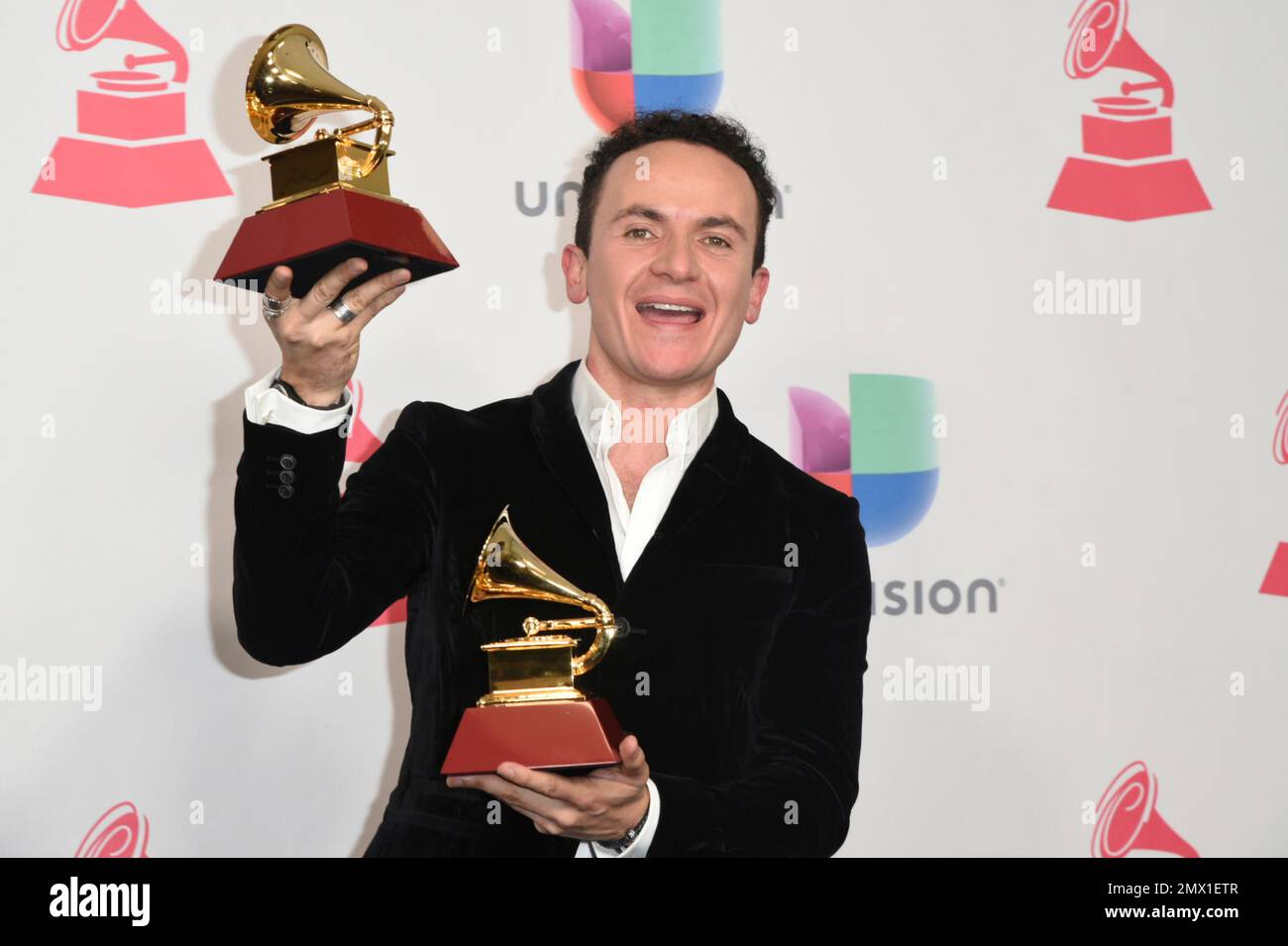Fonseca Poses In The Press Room With The Awards For Best Tropical Song fonseca-poses-in-the-press-room-with-the-awards-for-best-tropical-song