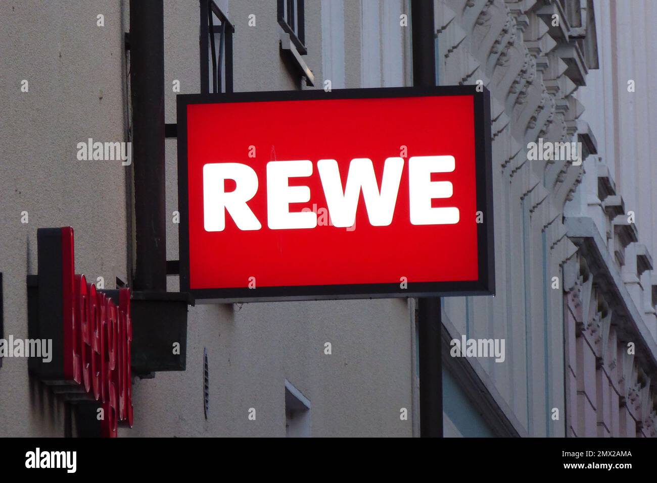 Rewe / Logo / Schriftzug / Supermarktkette / Lebensmittel Stock Photo