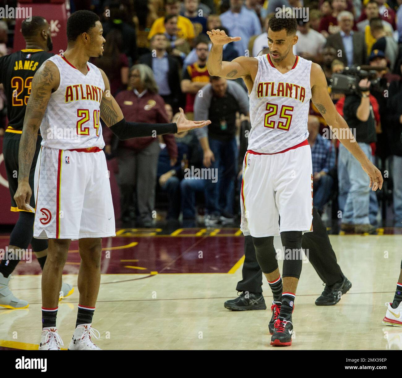 Download Atlanta Hawks Kent Bazemore Wallpaper