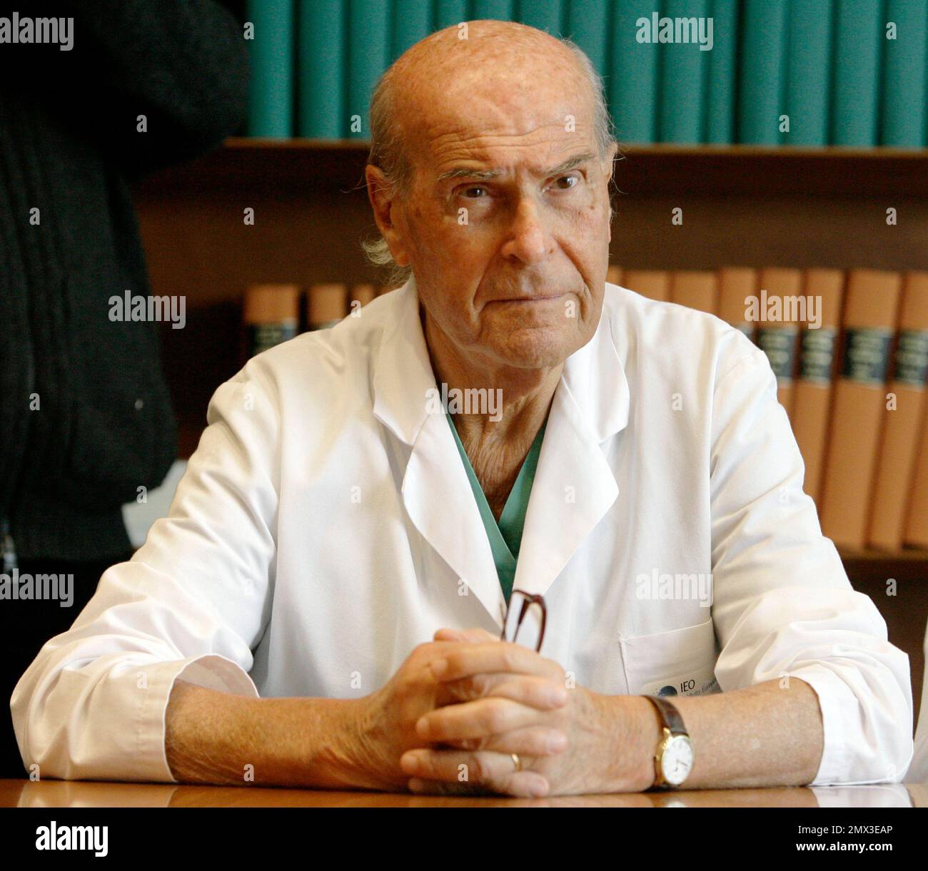 In this photo taken on Tuesday, Nov. 20, 2007, Umberto Veronesi attends a press conference at the 'Istituto Oncologico Europeo' the Italian cancer research Institute, in Milan, Italy. Veronesi, an internationally known oncologist who also served as Italian Minister of health has died in Milan, Italy, Tuesday, Nov. 8, 2016. He was 90. (AP Photo/Luca Bruno) Stock Photo