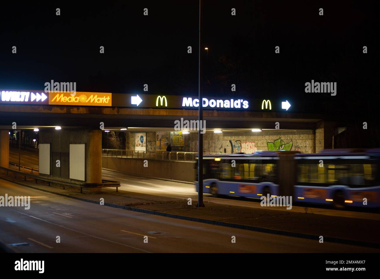 Mediamarkt, McDonald's. Impressionen von München bei Nacht am 2.2.2023. -- Media  Markt McDonal'ds. Impression from Munich, Germany by night on February 2nd,  2023. (Photo by Alexander Pohl/Sipa USA Stock Photo - Alamy