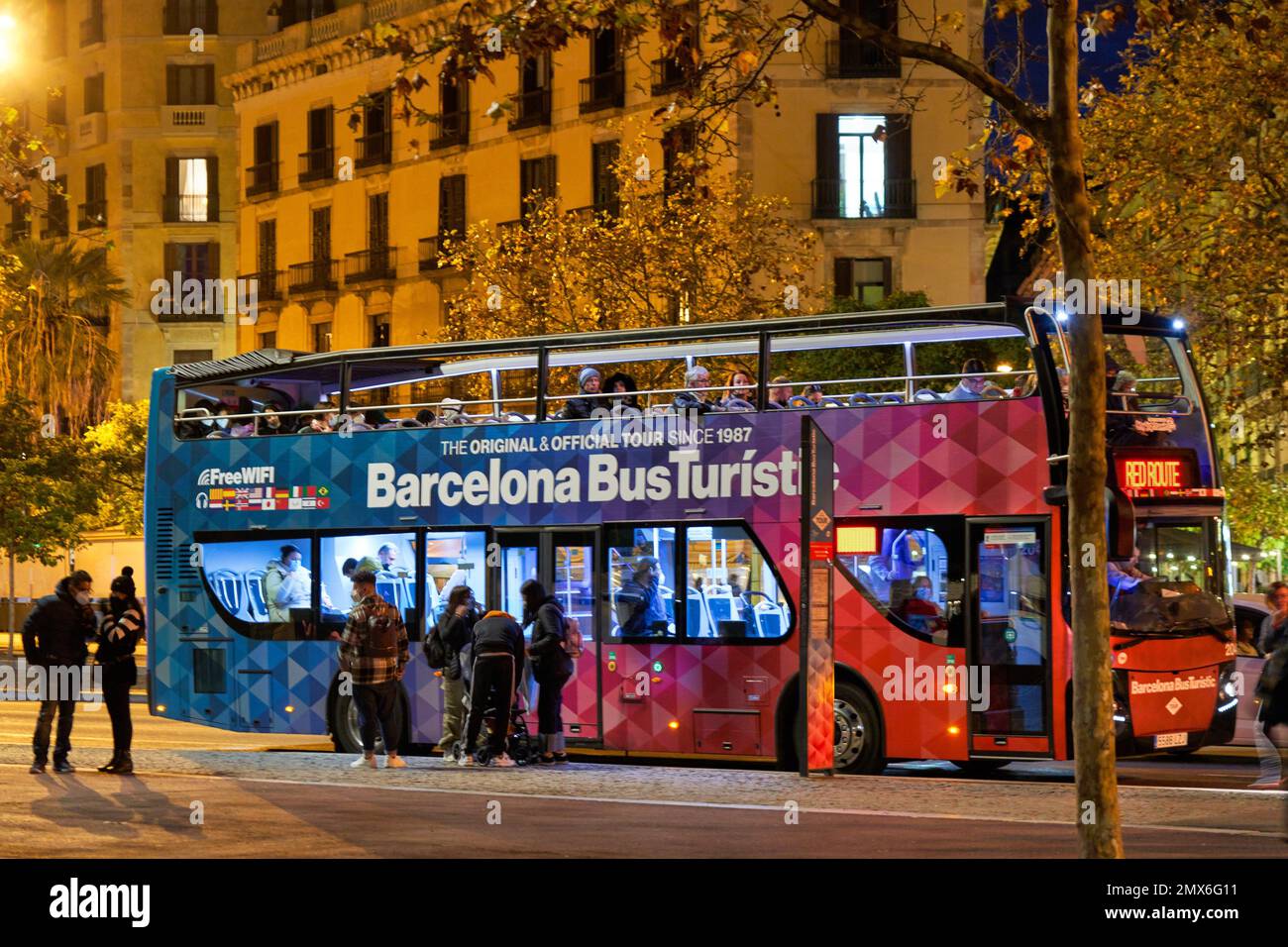 Bus Turistico, Barceloneta, Barcelona, Catalonia, Spain. The Barcelona Tourist Bus is an excellent way to explore Barcelona and its surrounding Stock Photo