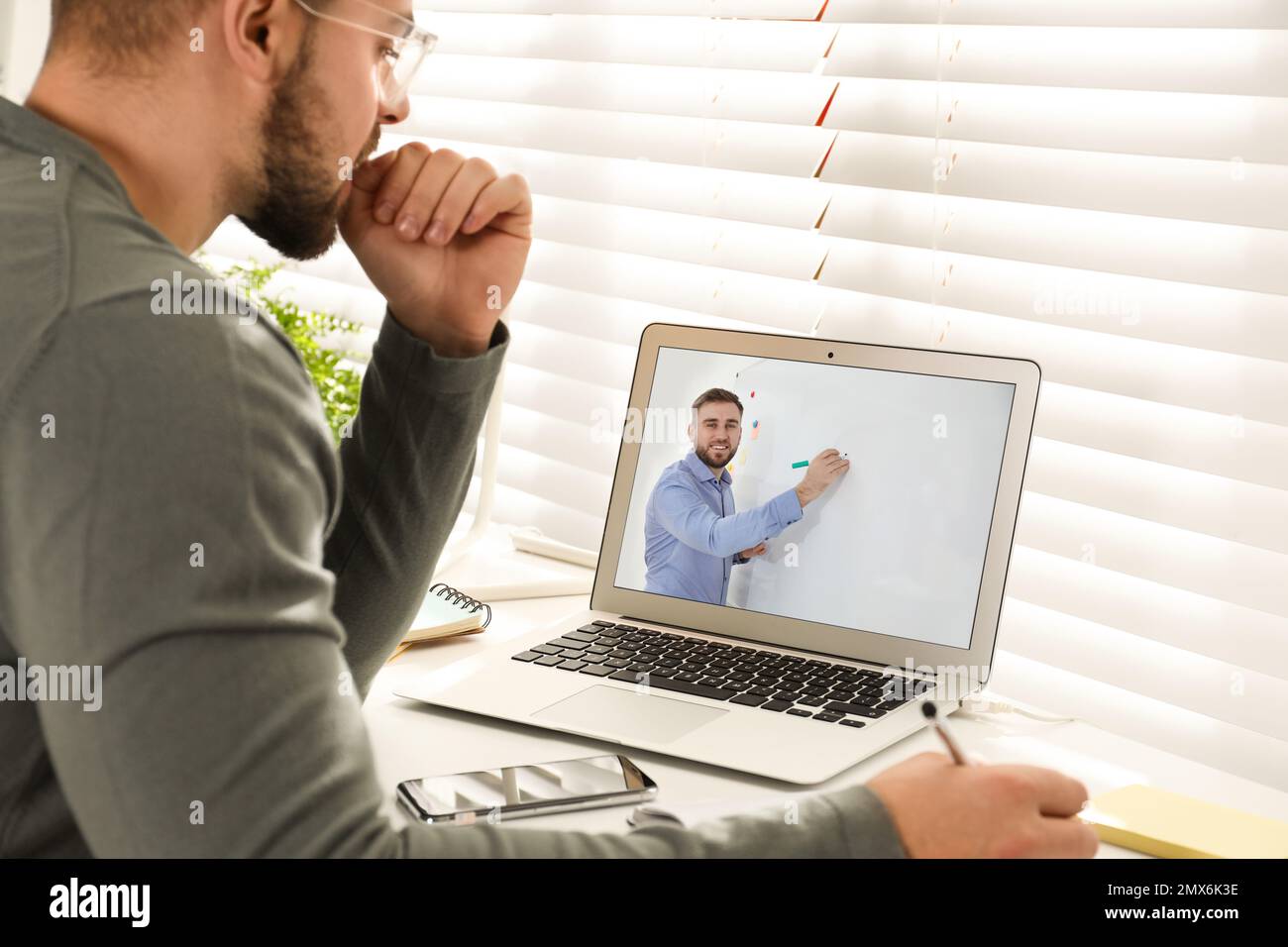 Tutorial week hi-res stock photography and images - Alamy