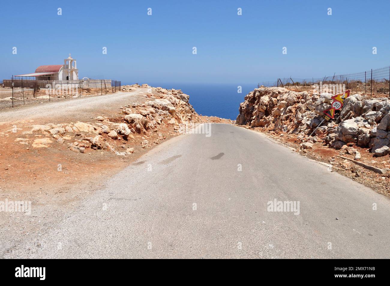 Rocky country road hi-res stock photography and images - Alamy