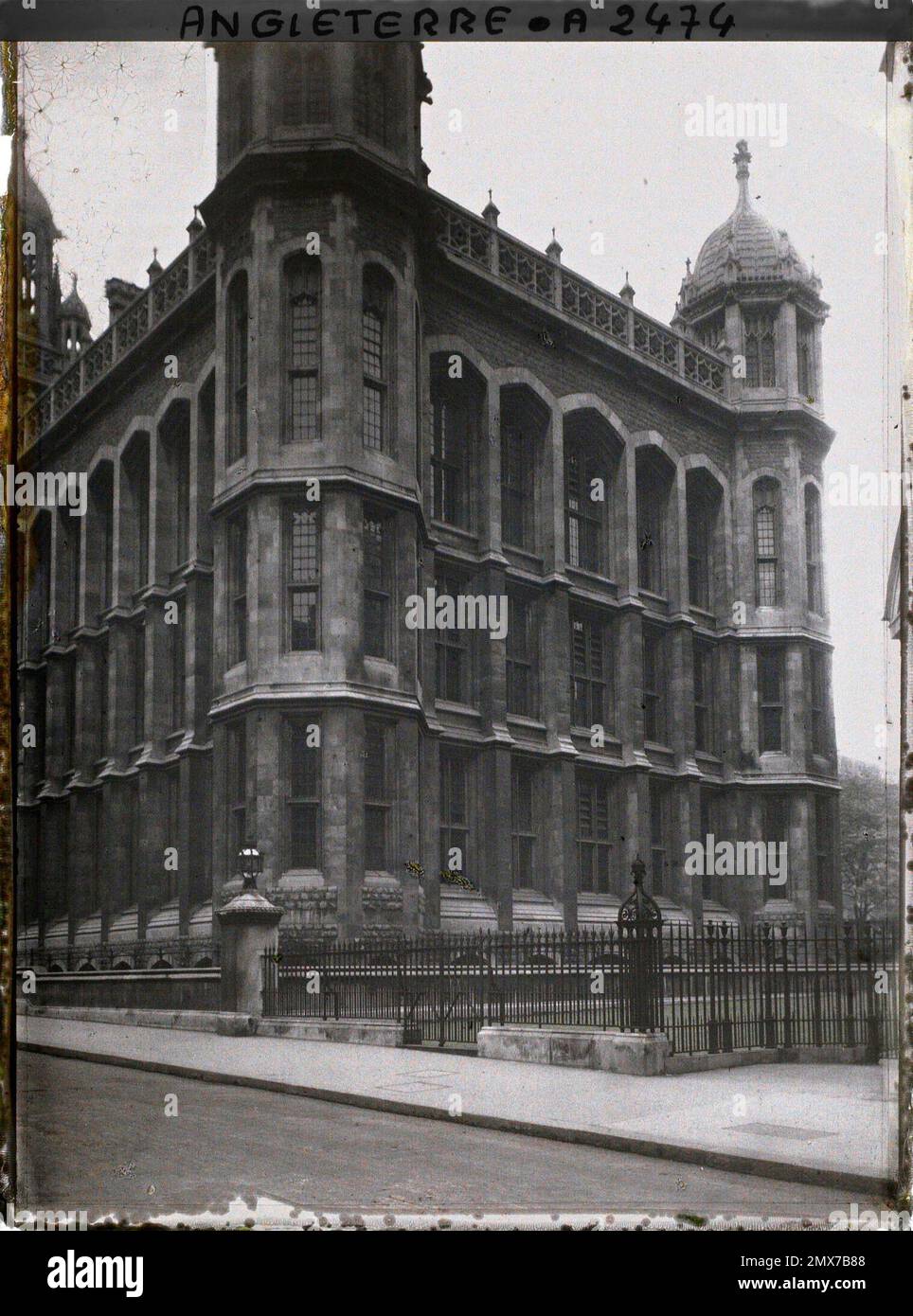 London, England a street , 1913 England Auguste Léon (August 28