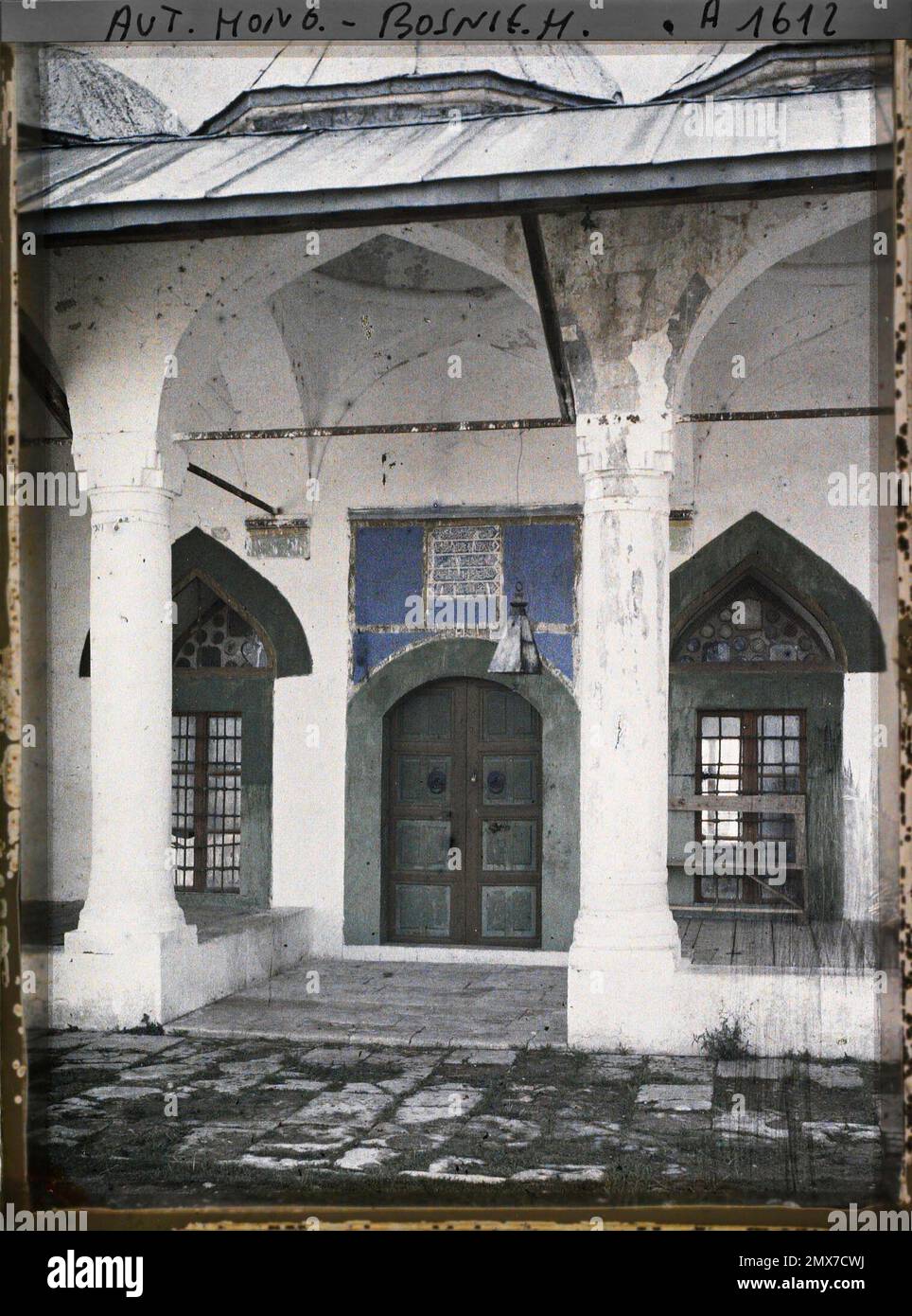 (French - Buna , Bosnie-Herzégovine La Mosquée de Buna : porche et porte). Stock Photo