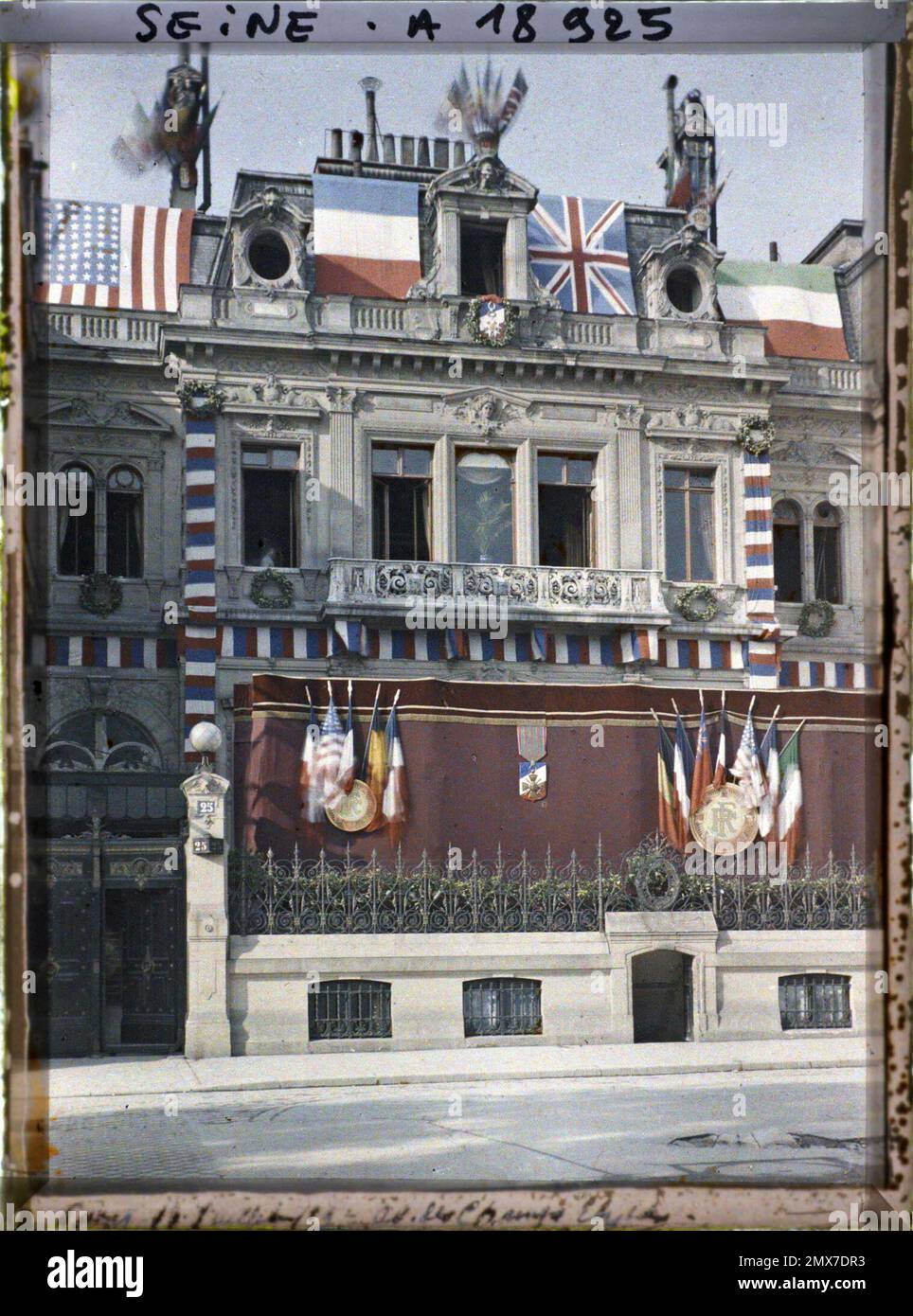 Paris (VIIIE arr.), France on the 25 of the avenue des Champs-Elysées (current Hôtel de la Païva) decorated for the Victory Festivals of July 13 and 14, 1919 , Stock Photo