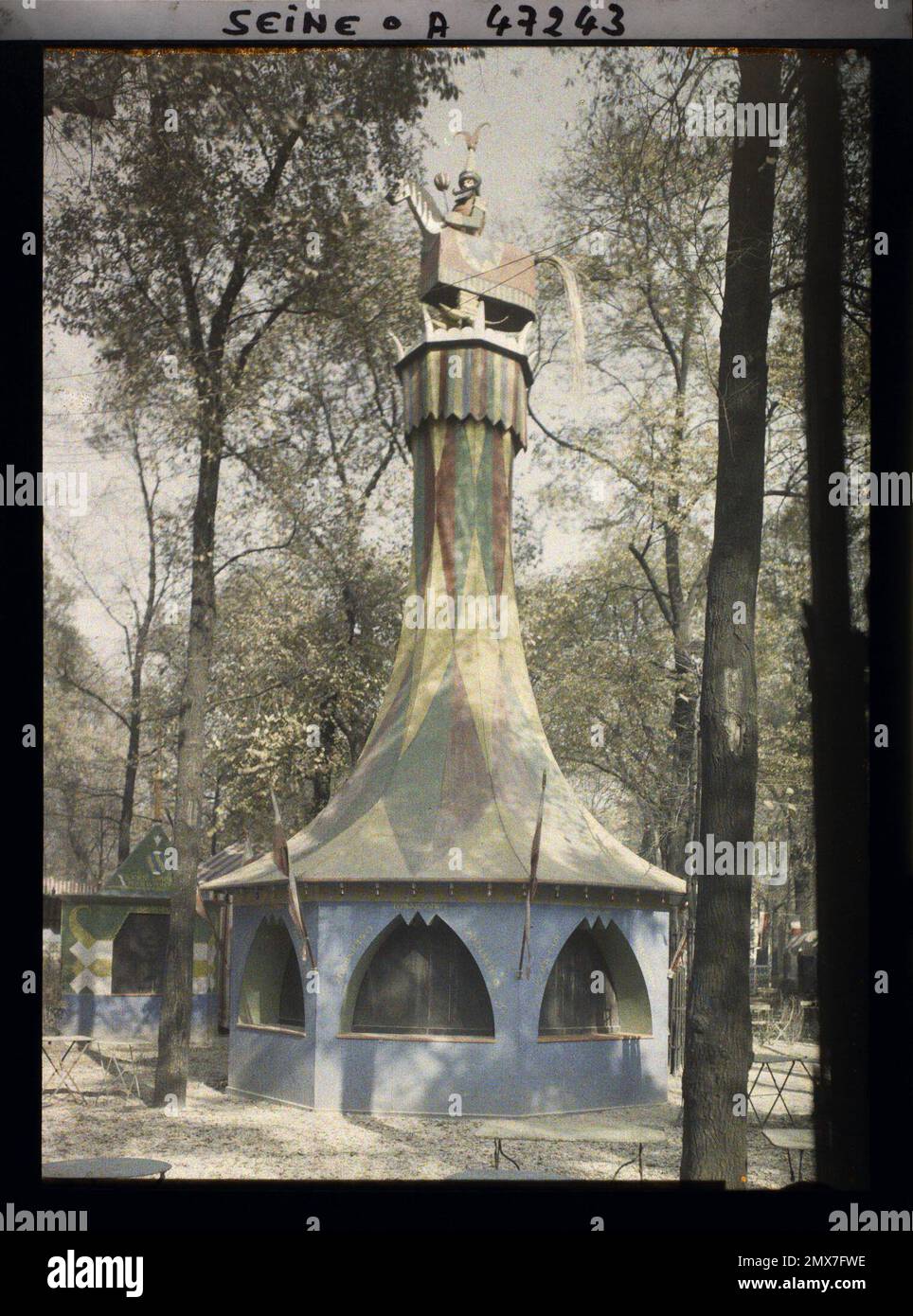 Paris (VIIE arr.), France The exhibition of decorative arts, Polish section at the Quinconces des Invalides, Kiosk du Tartare de Cracuvie , 1925 - International Exhibition of Modern Decorative and Industrial Arts Paris Stock Photo