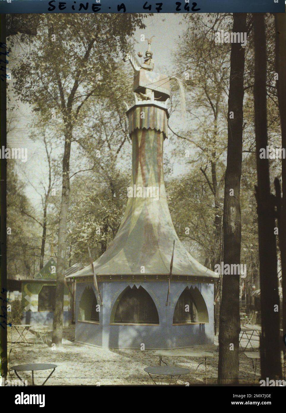 Paris (VIIE arr.), France The exhibition of decorative arts, Polish section at the Quinconces des Invalides, Kiosk du Tartare de Cracuvie , 1925 - International Exhibition of Modern Decorative and Industrial Arts Paris Stock Photo