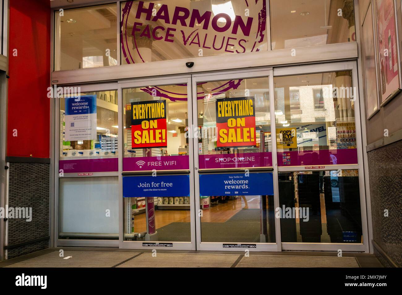 Everything is on sale at Bed Bath & Beyond’s Harmon Face Values store in Chelsea in New York on Monday, January 30, 2023. Beleaguered Bed Bath & Beyond announced that it is closing all of the 56 Harmon locations. (© Richard B. Levine) Stock Photo