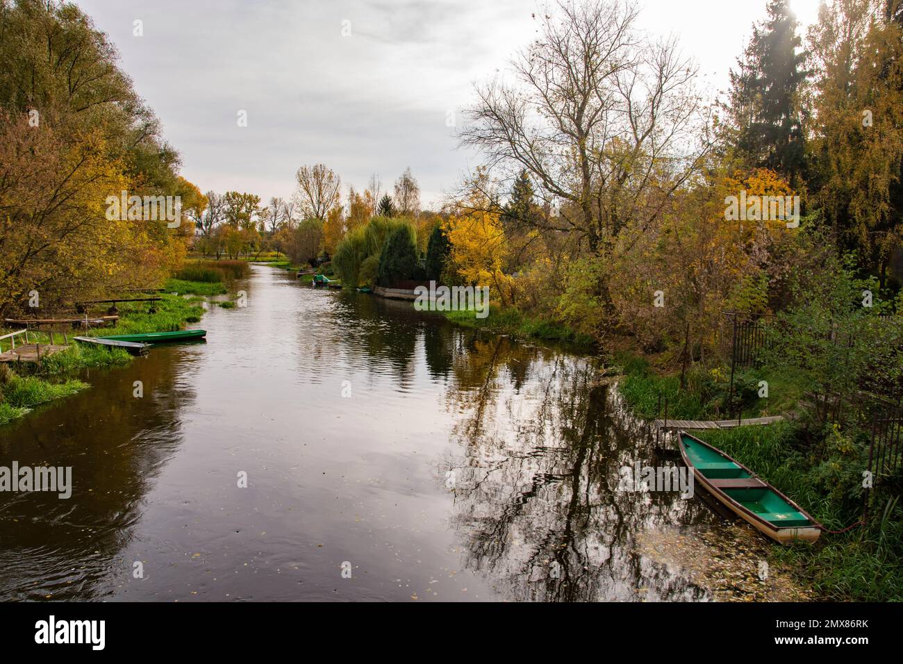 Hanging over the water hi-res stock photography and images - Alamy