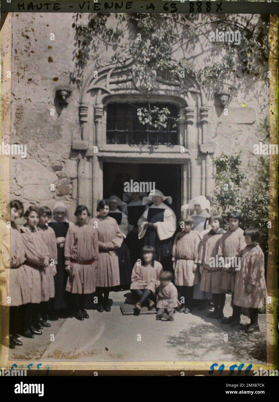 Saint-Yrieix, Haute-Vienne, France A group of young girls and sisters posing in front of the orphanage of the Clarrisses Convent , 1929 - French provinces - Stéphane Passet - (March 26 -May 18) Stock Photo