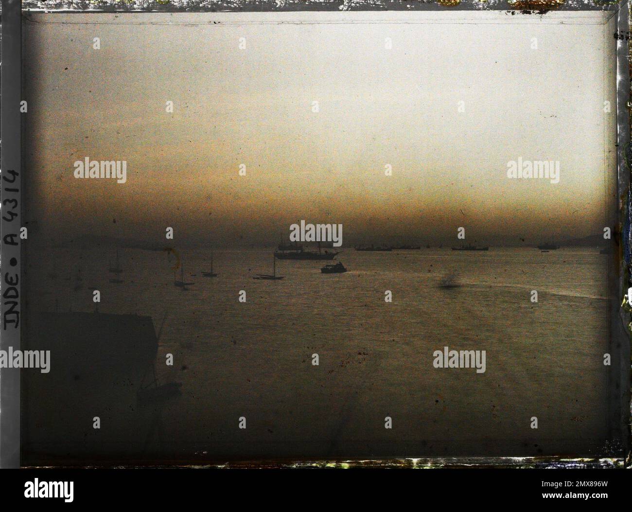 Bombay, Indies the port to twilight , 1913-1914 - India, Pakistan - Stéphane Passet - (December 16 -January 29) Stock Photo