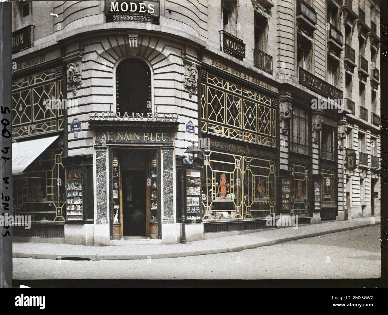 Shop store game toy exists high definition commercial registra hires