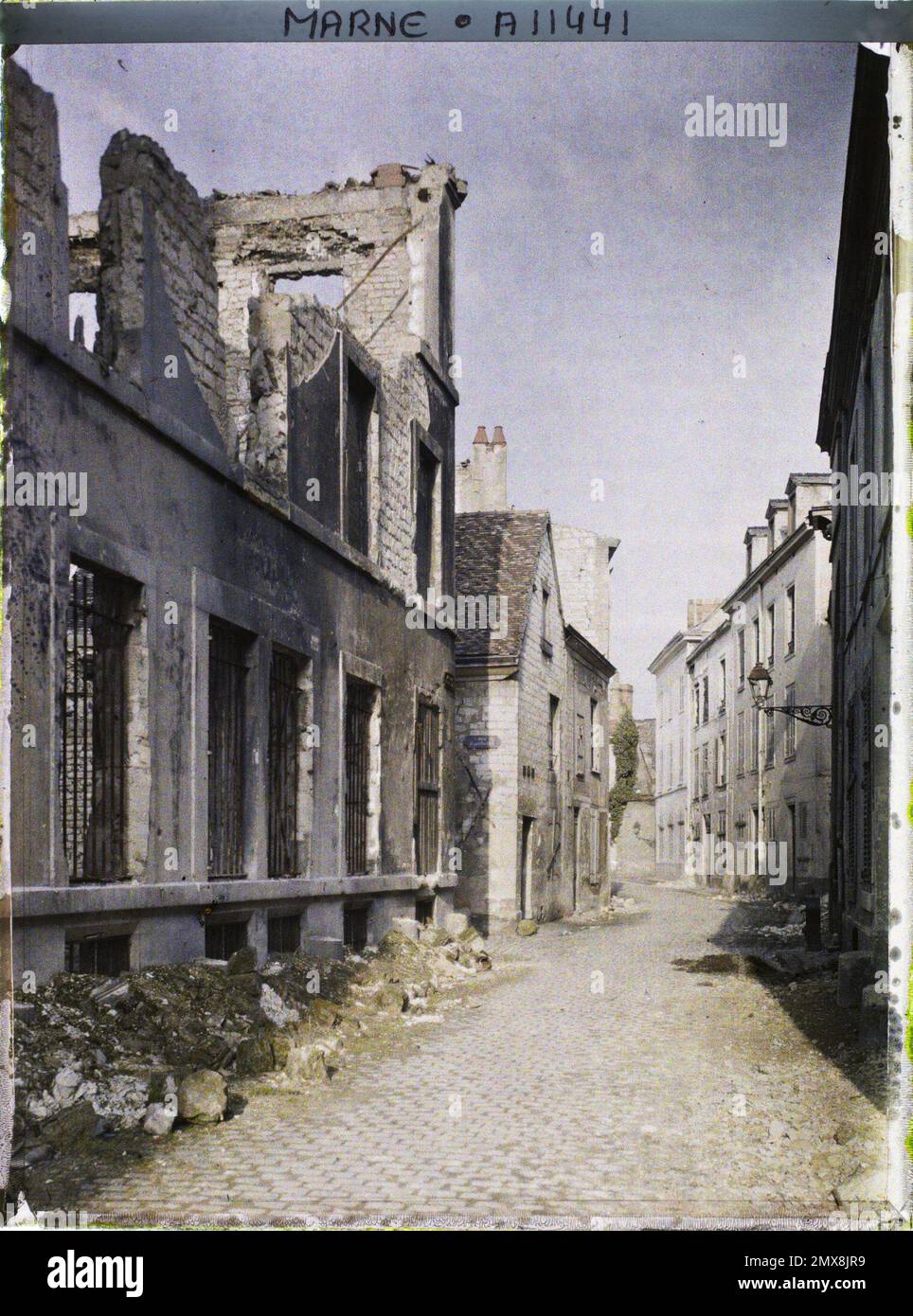 Reims, Marne, Champagne, France Ruins Rue des Filles-Dieu , 1917 - Marne - Fernand Cuville (photographic section of the armies) Stock Photo