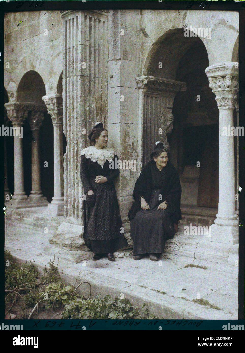 Arles, France Portrait d'Arlesiennes, Madame German and Mrs. Marie Busset , 1916 - French provinces - Jean Brunhes, Auguste Léon and Georges Chevalier - (April -July) Stock Photo