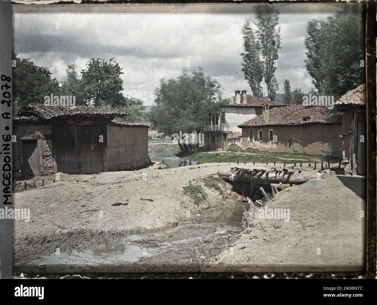 (French Rezna ( actuelle Resen ) , Macédoine Petit canal et pont de