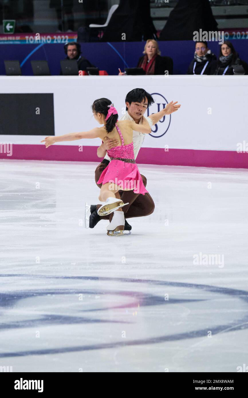 Haruna Murakami and Sumitada Moriguchi (JPN) perform during