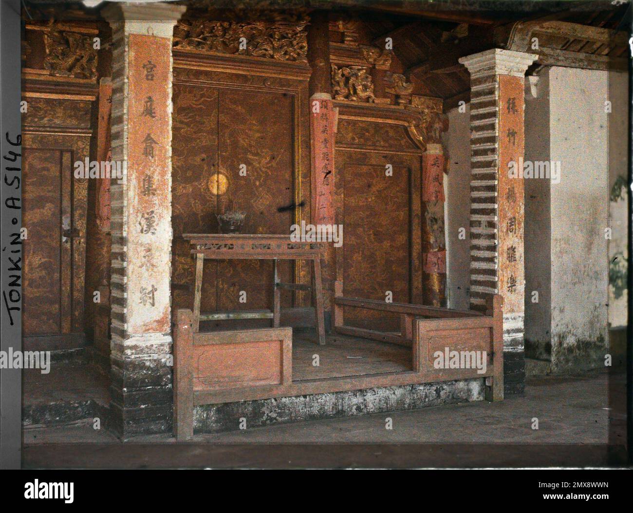 Paper bridge pagoda hi-res stock photography and images - Alamy