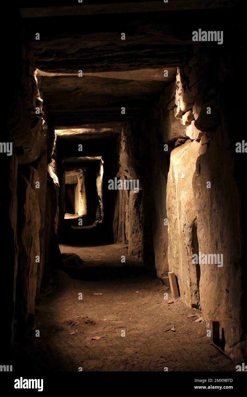 Prehistoric neolithic burial tomb in Newgrange and Knowth Stock Photo