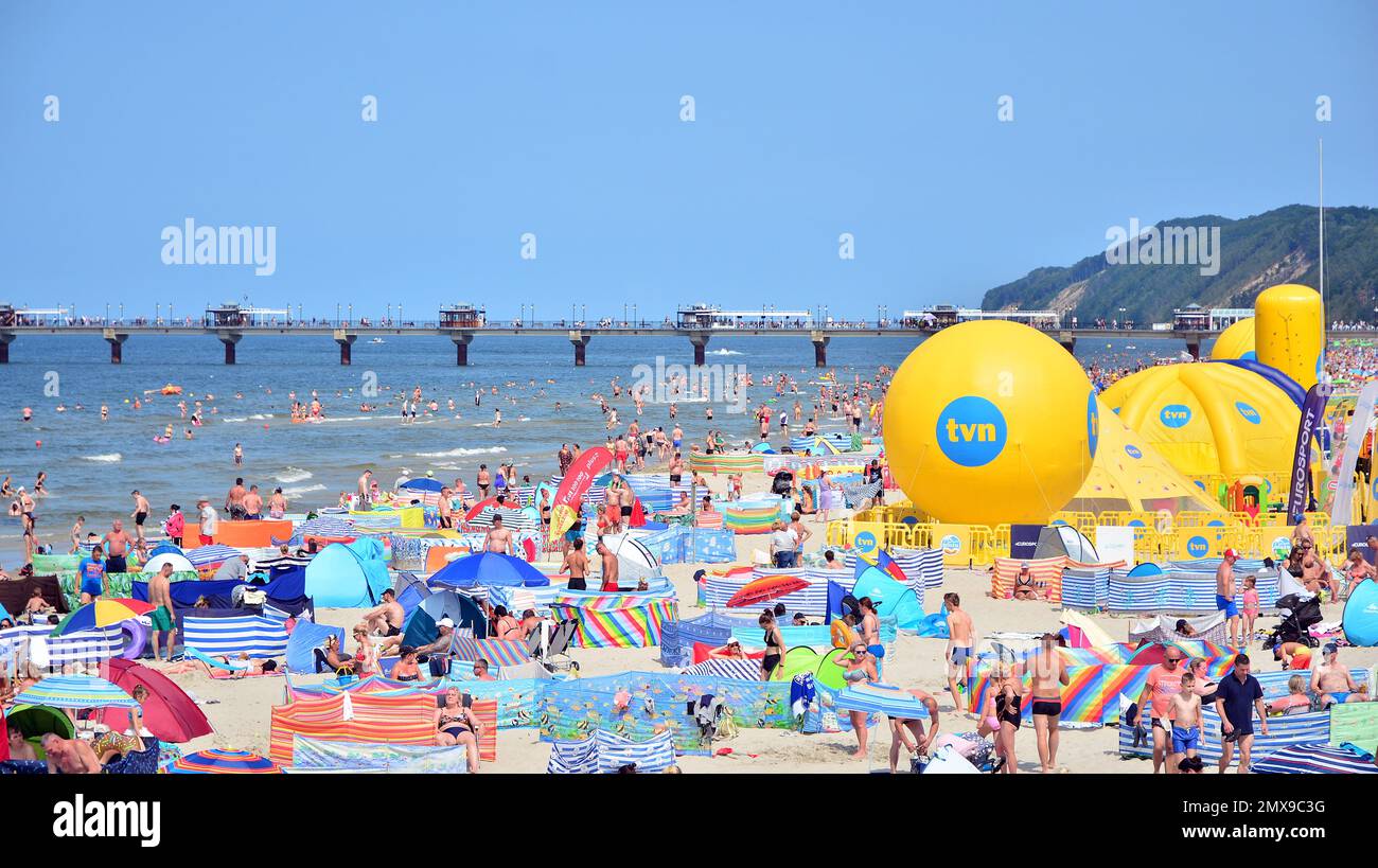 Miedzyzdroje, Poland. 22 July 2021. View of the beach. Tourists, sunbeds and windbreaks on summer hot day. Tourists on the beach on summer they sunbat Stock Photo