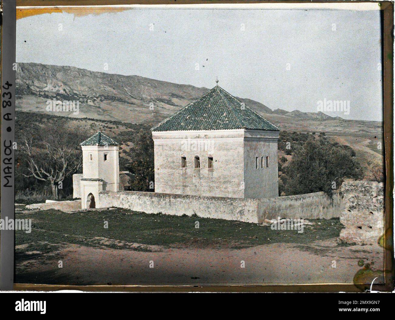 Route de Bâb Guissa, surroundings of Fez, Morocco Tombres des Mérinides: Koubba de Sidi Abdallah and-Tsaoudi Ben Suda , 1912-1913 - Morocco - Stéphane Passet - (December -January) Stock Photo