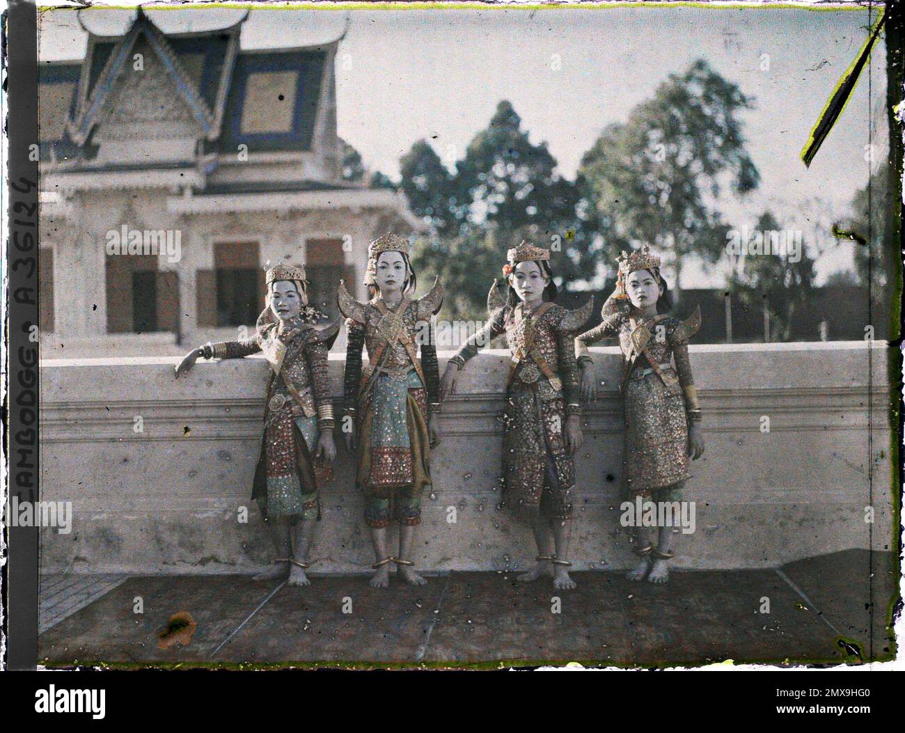 Royal Palace, Phnom Penh, Cambodia, Indochina four dancers from the royal ballet in young princes' costume (aged under 17) , Léon Busy in Indochina Stock Photo