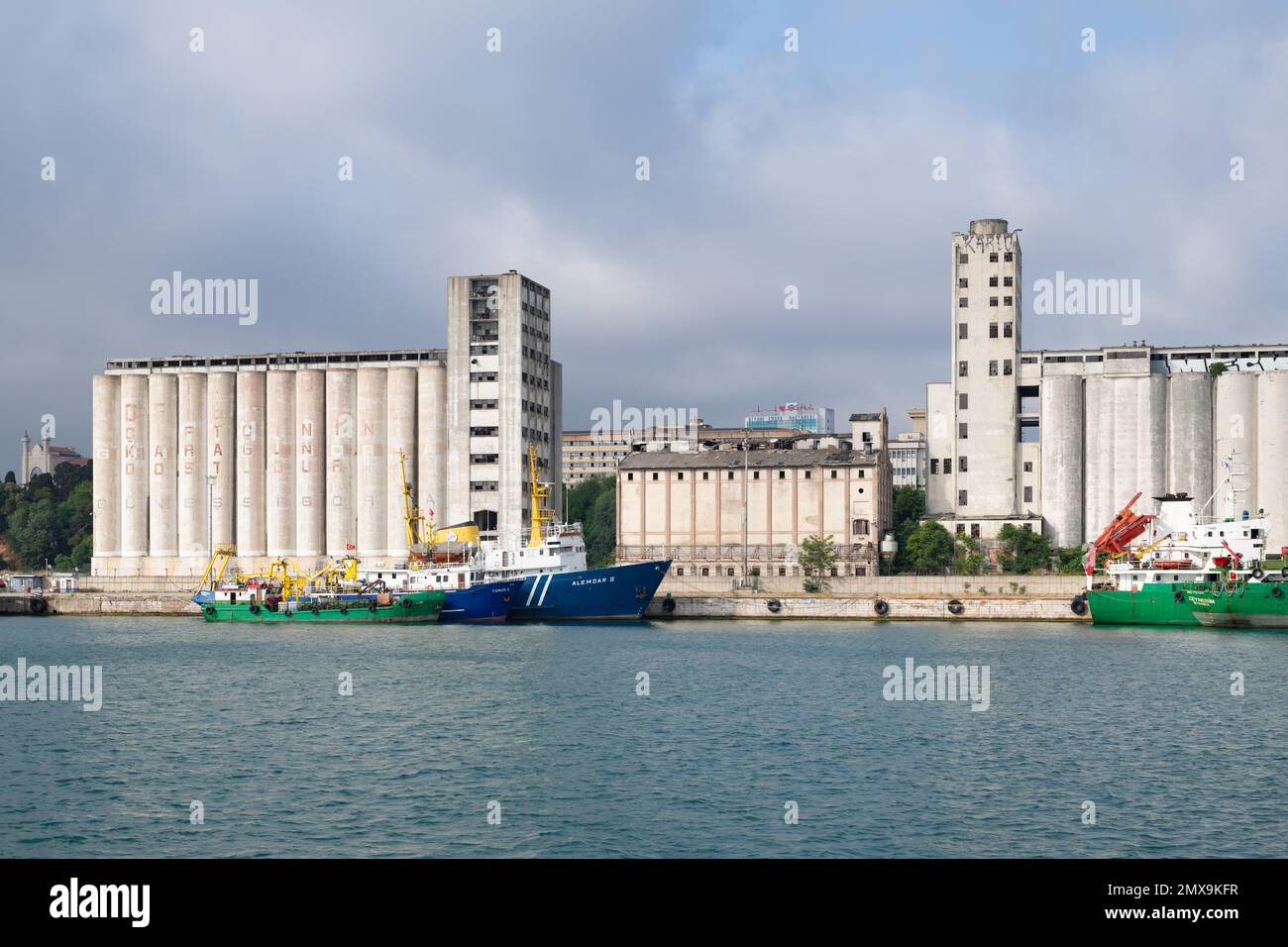 Port of Haydarpasa concrete grain silos - Haydarpasa, Istanbul, Turkey Stock Photo